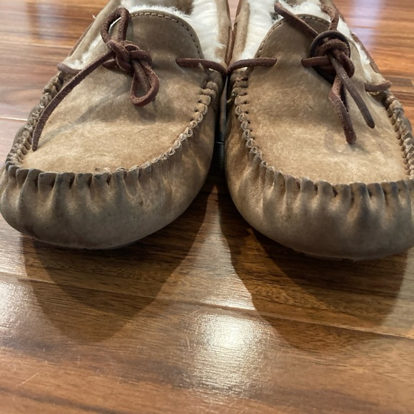 UGG Dakota 5612 Womens Chestnut Suede Sheepskin Slip-On Moccasin Slippers Sz9 - Picture 11 of 14